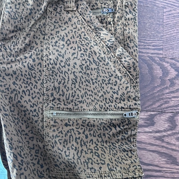2/40$JOIE Park Cheetah Skinny Cropped kle Zip Pockets Cargo Utility pant size 26 - Picture 6 of 8